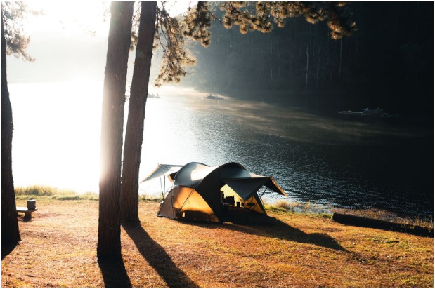 What Are the Best Lake and Mountain Camping Options